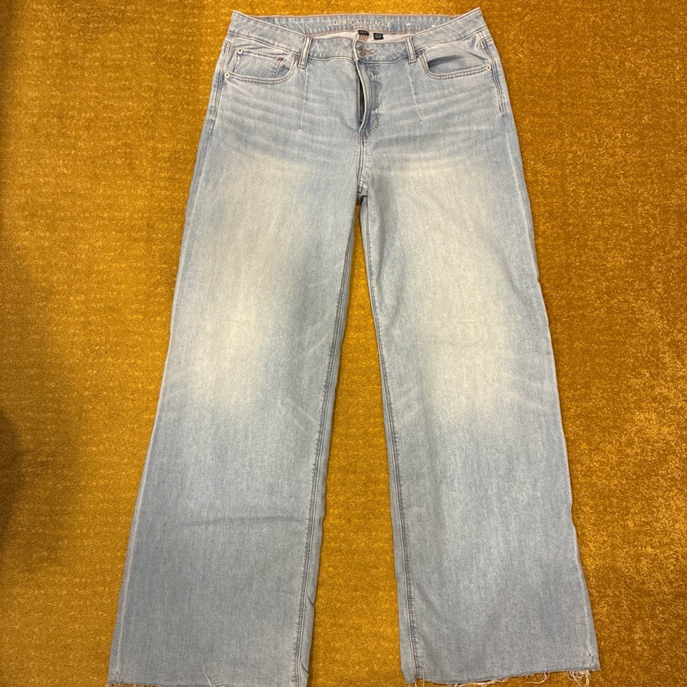 American Eagle low rise baggy wide leg dreamy drape jeans. Size:14L color:blue